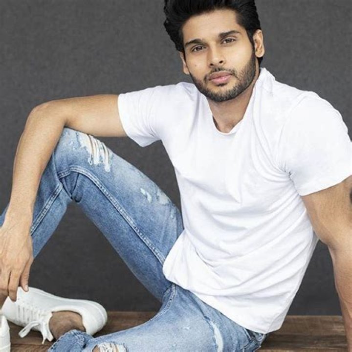 
Abhimanyu Dasani Height, Weight, Net Worth, Age, Birthday, Wikipedia, Who, Nationality, Biography 