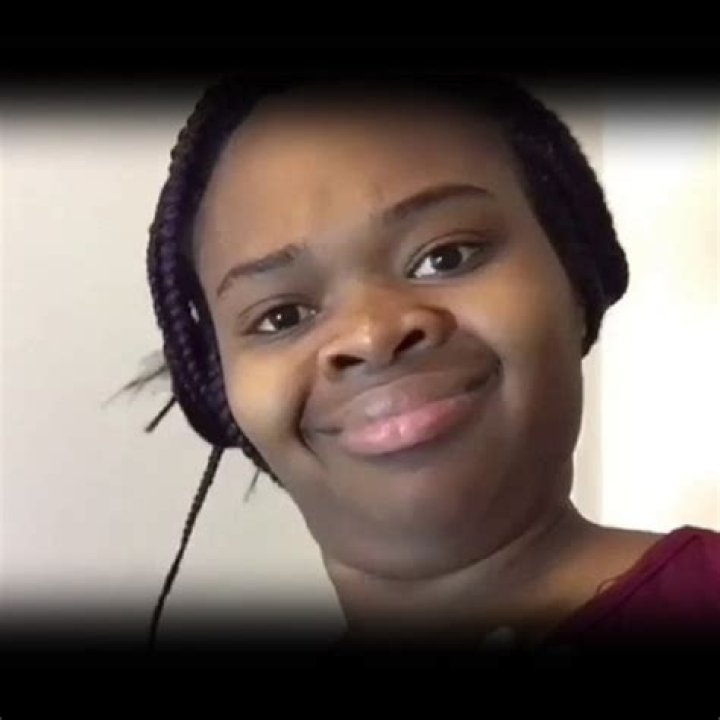 
Alana – ThunThun Skittles Height, Age, Boyfriend, Biography, Wiki, Net Worth 