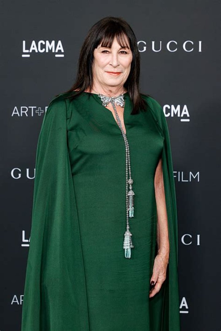 Anjelica Huston Height, Weight, Net Worth, Age, Birthday, Wikipedia, Who, Instagram, Biography