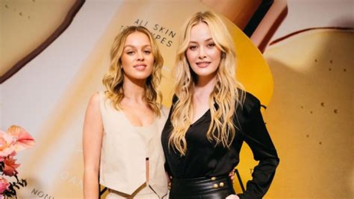 
Australian Model Simone Holtznagel Finally Came Out To Media With New Boyfriend Jono Castono 