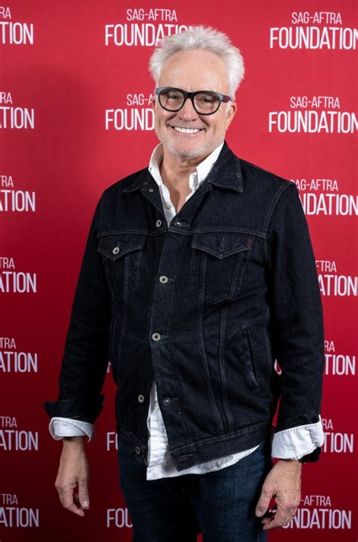 Bradley Whitford Height, Weight, Net Worth, Age, Birthday, Wikipedia, Who, Nationality, Biography
