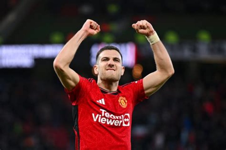 Diogo Dalot Height, Weight, Net Worth, Age, Birthday, Wikipedia, Who, Instagram, Biography