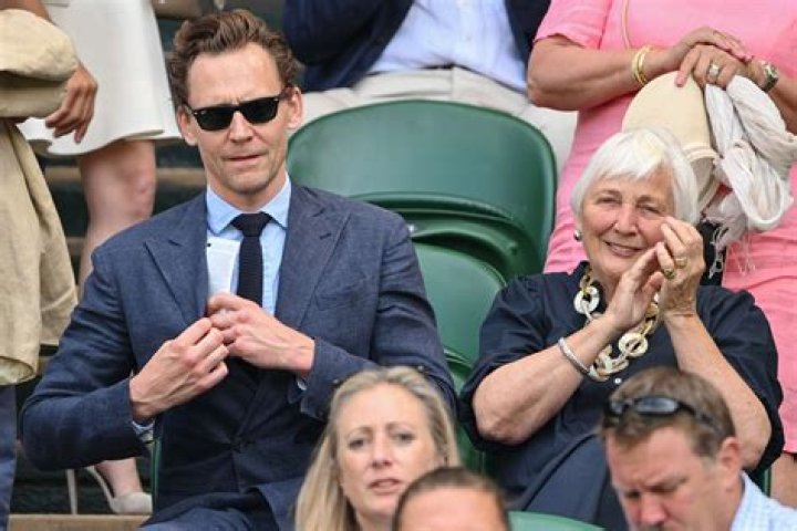 Elizabeth Debicki Husband: Is She Married To Tom Hiddleston? Family And Net Worth