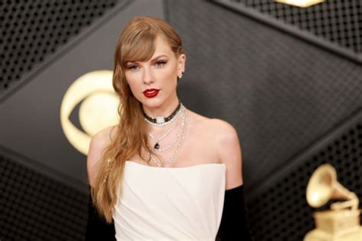 
“Have you seen his arm?”: Can Joe Alwyn fight trend explained as Taylor Swift Grammys 2023 clips drive fans wild 