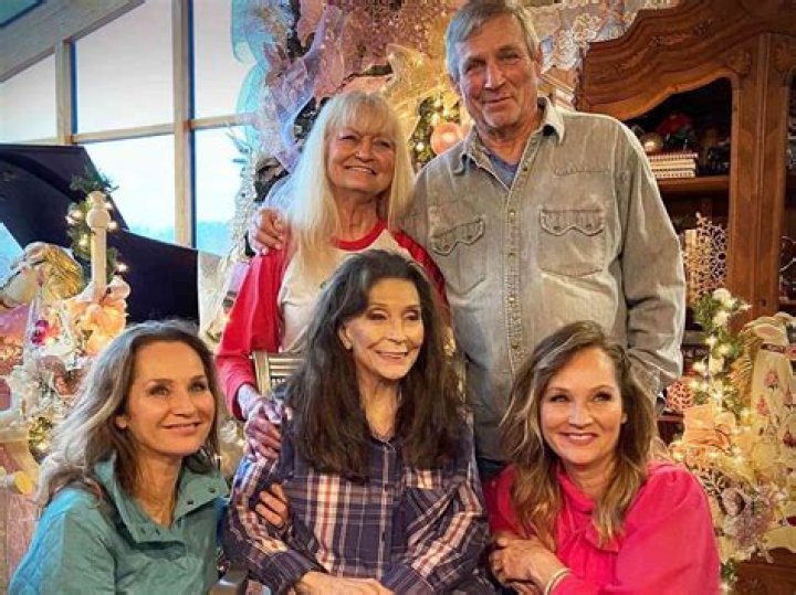 
Who Are Margo Price Parents? Is She Related To Loretta Lynn? 