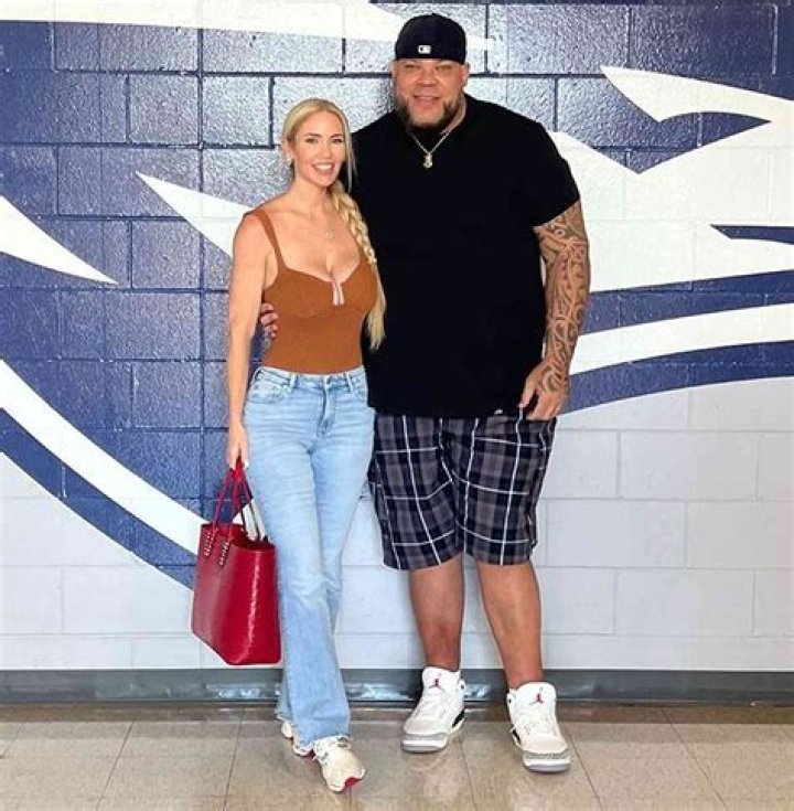 
Who Is Ingrid St-Pierre Conjoint? Find Out Is The Canadian Singer Is Married 